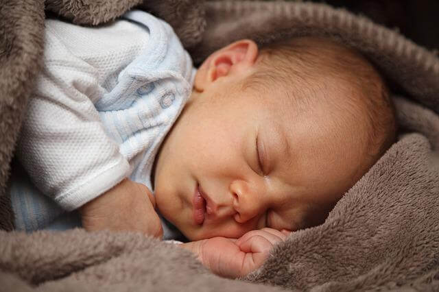 wann schlafen babys durch